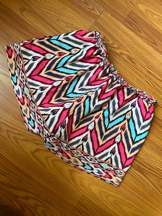 Patterned Shorts - Picture 2 of 3